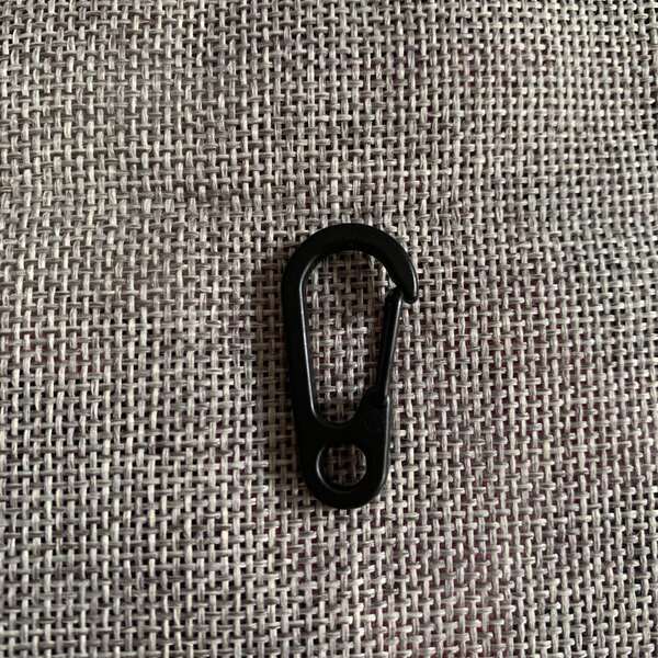 Fonte de carga transfronteiriça simples mini D tipo suspensão botão de chave suspensão rápida botão de escalada EDC ferramentas 3.6g