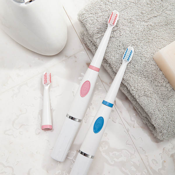 Baterias de ondas sonoras bateria elétrica escova de dentes para adultos cuidados domésticos escova de dentes multifuncional elétrica por atacado duas escovas de cabeça