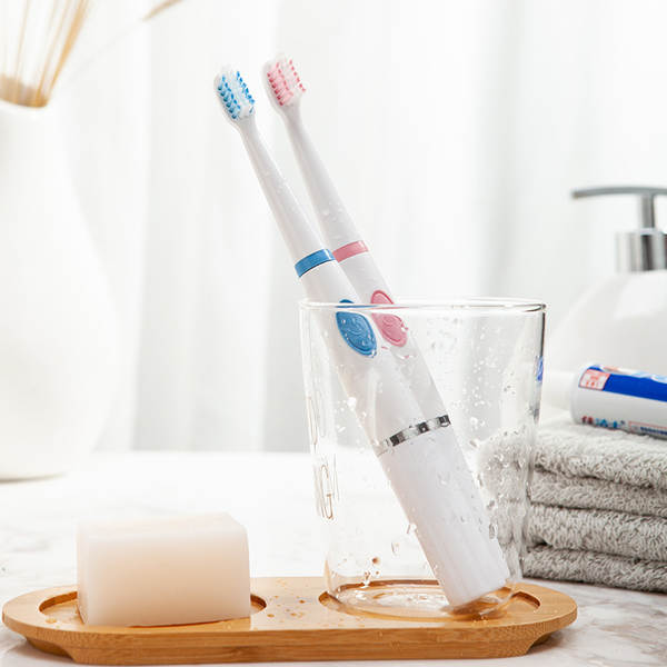 Baterias de ondas sonoras bateria elétrica escova de dentes para adultos cuidados domésticos escova de dentes multifuncional elétrica por atacado duas escovas de cabeça
