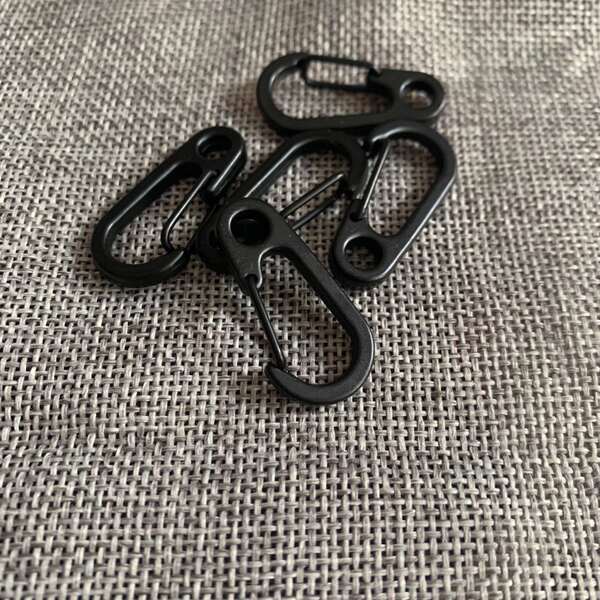 Fonte de carga transfronteiriça simples mini D tipo suspensão botão de chave suspensão rápida botão de escalada EDC ferramentas 3.6g