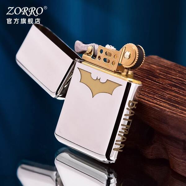 Isqueiro de Bronze Antigo Zorro
