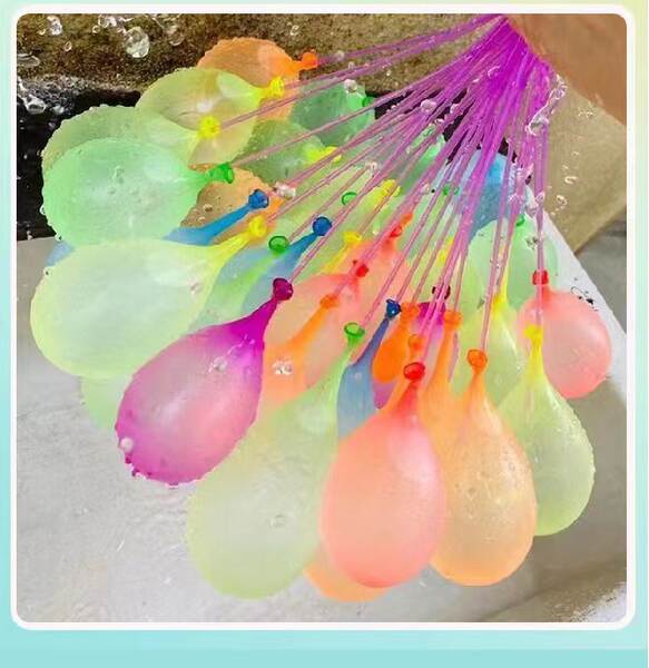 Pequenas brincadeiras para bebês de verão com balão de água para bebês de verão com balão de água