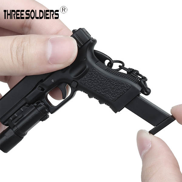 Personagem Mini G17 Combination Kit Chave pendura acessórios de decoração de mochila de roupa para roupas de joalharia