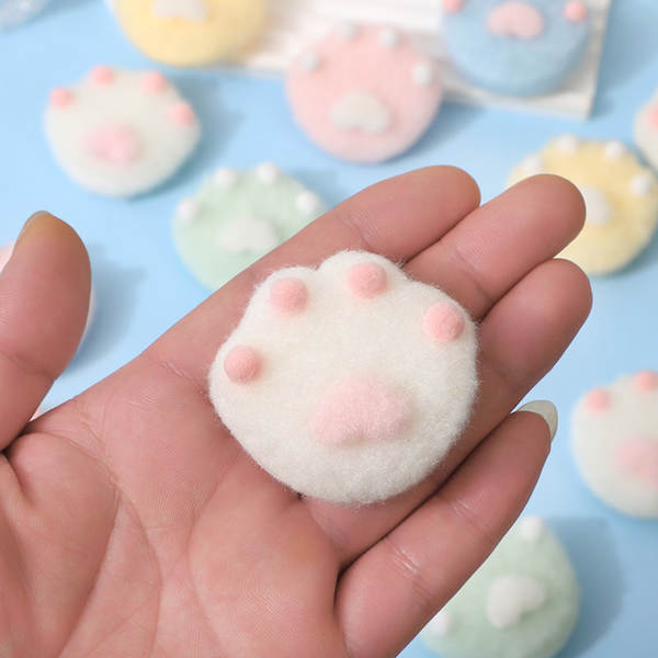 Broche de gato de pelúcia