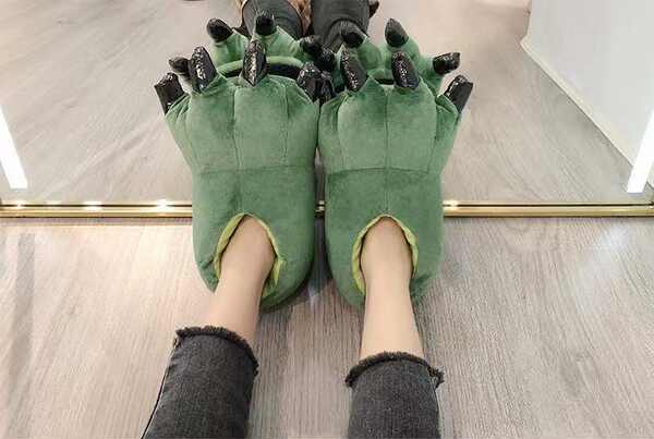 Inverno novo amor apartamento dinossauro Styles pernas sapatos de pelúcia super suave quente caricatura casa pernas de algodão sandálias