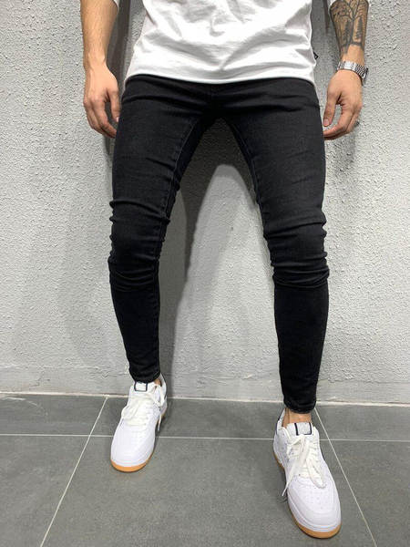 Jovens europeus e americanos de alta qualidade com as pernas apertadas de jeans independentes de comércio exterior