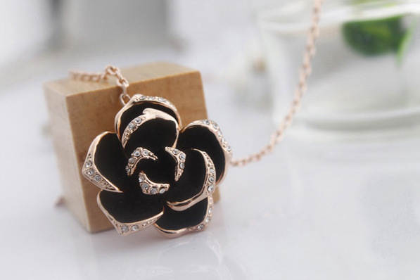 Conjunto de Colar e Brinco de Flor de Chá