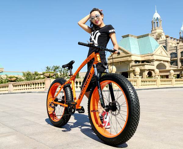 Carro de neve de bronze 4.0 ampliado com pneus grandes para ciclismo de montanha de 26 polegadas com dois discos para frear a estrada de praia