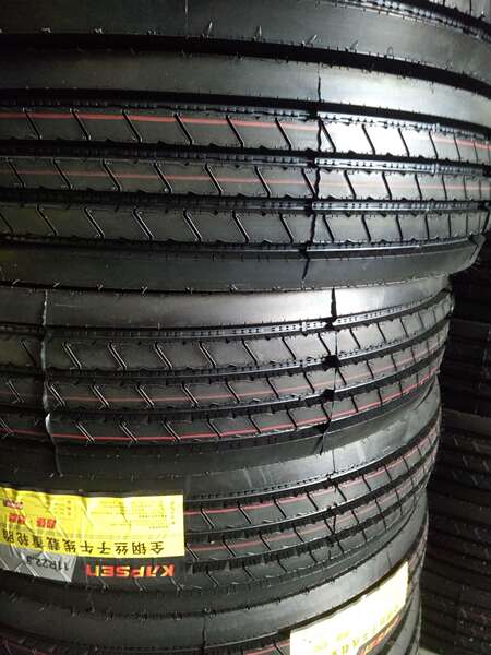315/80R22.5 Pneus do meio-campo do vácuo Pneus de carga pesada para caminhões Exportação exclusiva Venda direta do fabricante