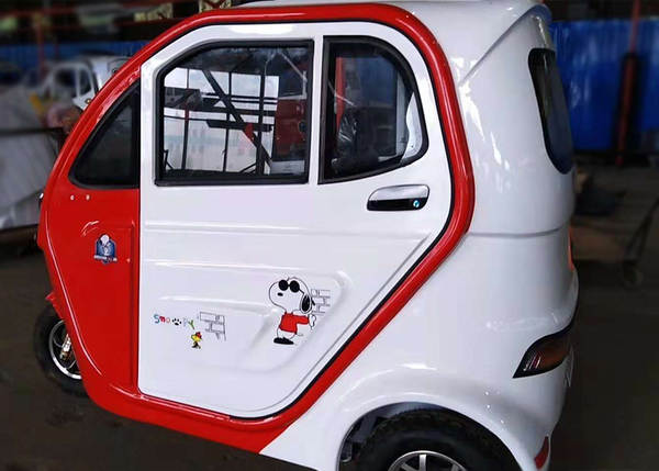 Carro elétrico elétrico de três rodas para uso doméstico totalmente fechado Novo carro elétrico de energia