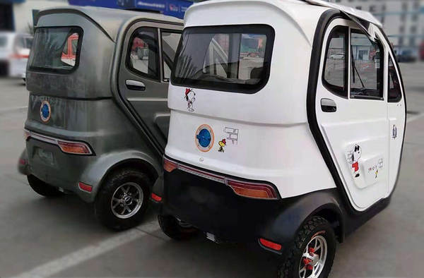 Carro elétrico elétrico de três rodas para uso doméstico totalmente fechado Novo carro elétrico de energia