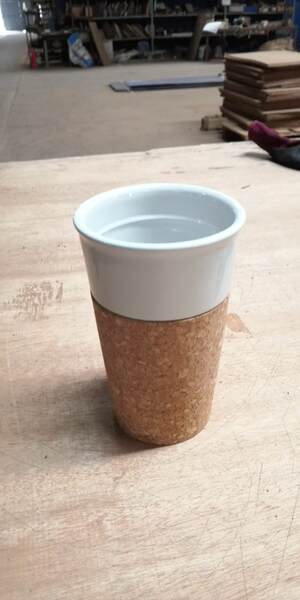 Copo de café com revestimento de cortiça