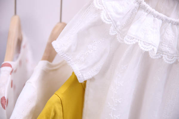 Vestido infantil de verão de vendas quentes 0-6 anos meninas coreanas tendência pura simples e fresco camisa de boneca branca para crianças