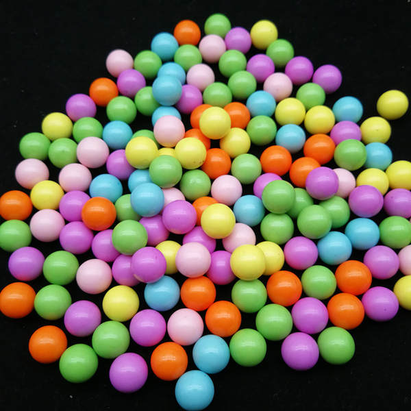 Fabricante fornece perlas sem poros, perlas de cor real de acrílico, perlas de cor plástica, perlas de cor doce de coração