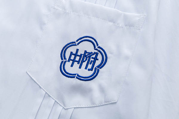 Camisa escolar com estampa