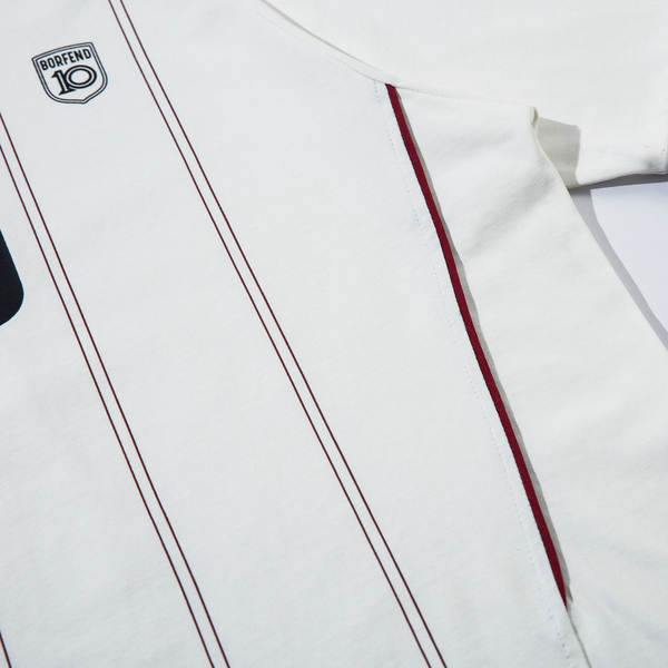 Camiseta esportiva listrada
