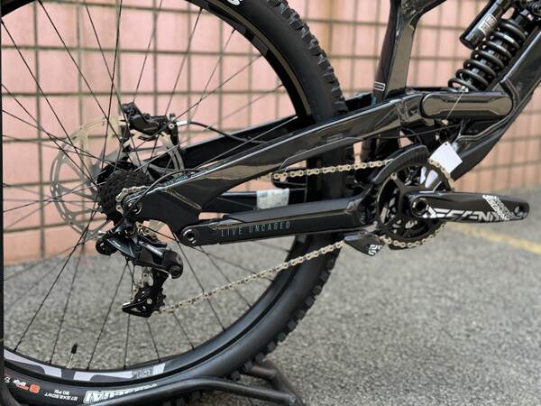 Novo alemão YT TUES DH 27.5 polegadas Fibra de Carbono/Alumínio Fortaleza dianteira de dois ombros