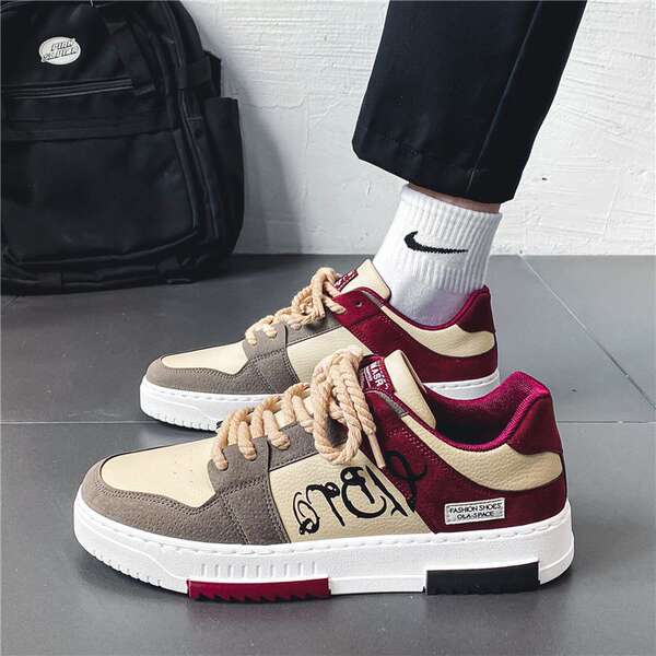 Sapatos masculinos Outono 2024 Novo Modelo Estudante Tendência 100 Sapatos de esportes de estimação Verão Sapatos de esportes de estimação Designer de esportes japoneses