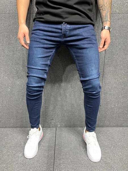 Jovens europeus e americanos de alta qualidade com as pernas apertadas de jeans independentes de comércio exterior
