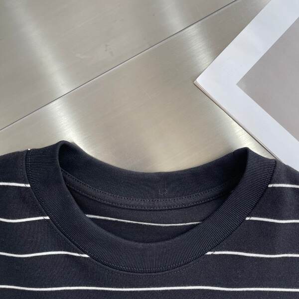 Versão correta 25 verão novo modelo miu falso casamento tiras de corda relaxante calça curta T-shirt masculino e feminino do mesmo estilo colarinho