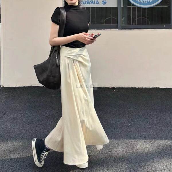 Vestido de meia-cabeça e meia-cabeça com uma camiseta franco-francesa.