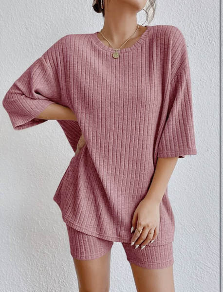 Novo modelo europeu-americano de moda de lazer de 2026, cor pura da primavera, colar redondo, roupas femininas de calça curta