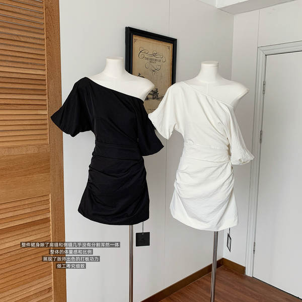 Vestido de verão francês para duas mulheres