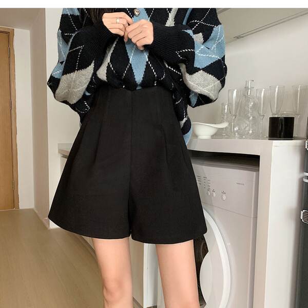 Calça curta de inverno preta para mulher