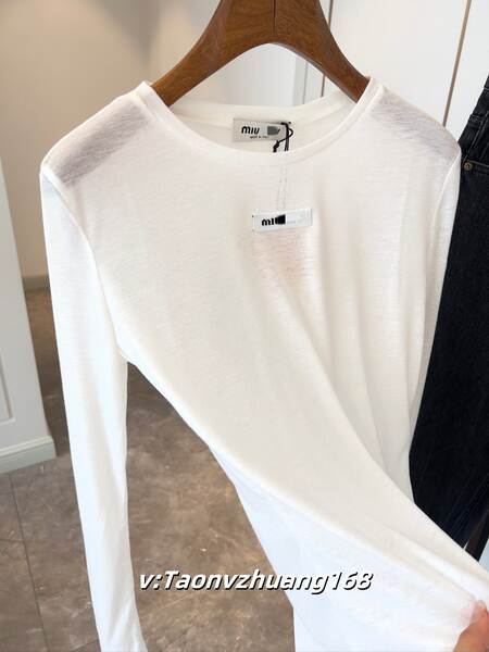 Miu South Oil 2025 novo logotipo leve e fino T-shirt de longa duração para mulheres de baixo para a moda com centenas de vestidos necessários