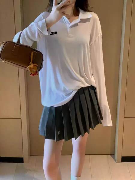 Camiseta feminina de polo com bordado