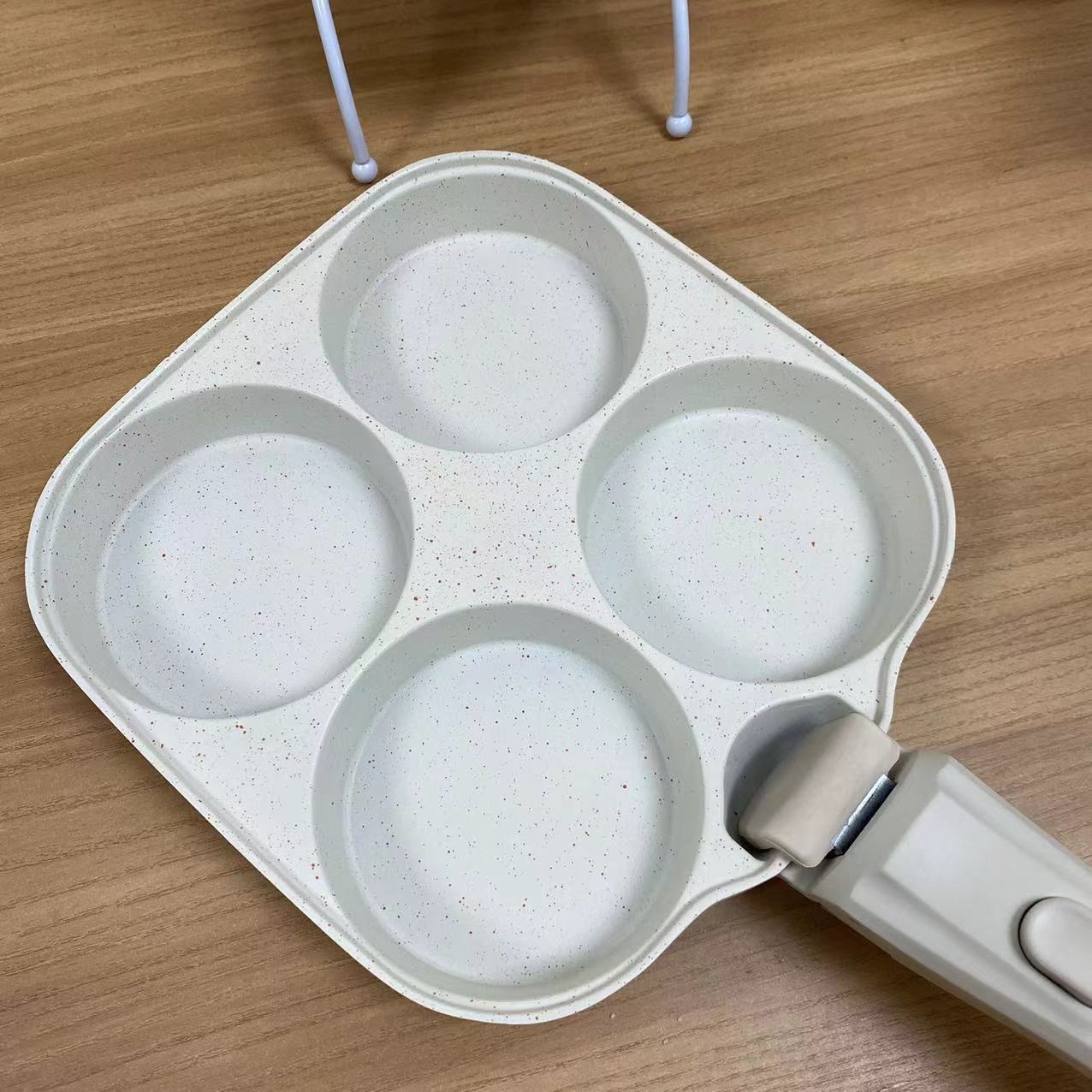 Cozinheiro de ovos multi-funcional de quatro buracos desmontável transfronteiriço de grão de trigo sem adesivo de cozinha multi-funcional de fundo plano universal