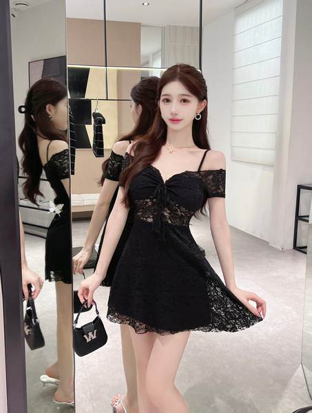 Vestido de Festa Curto com Decote em V