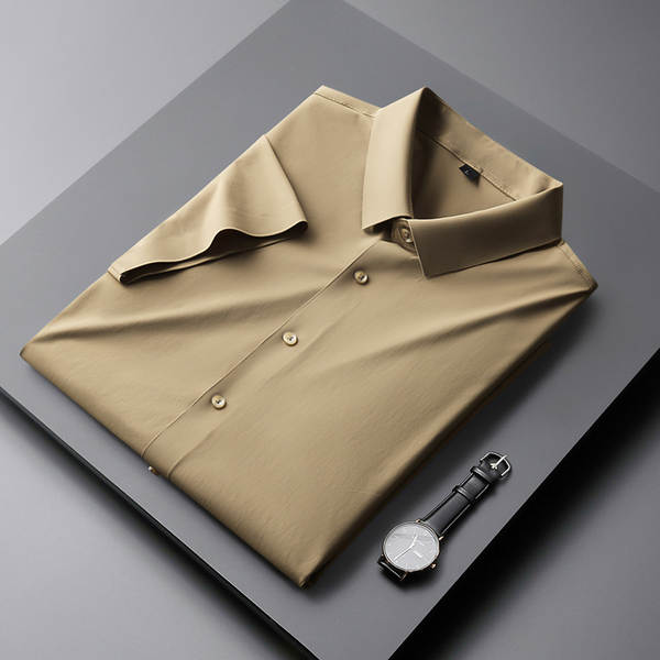 T-shirt masculino de couro curto para o trabalho de verão de 2023 T-shirt branco para o trabalho de verão