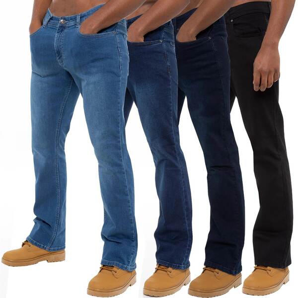 Jovens americanos com camisetas na cintura e pernas na cintura com camisetas na cintura