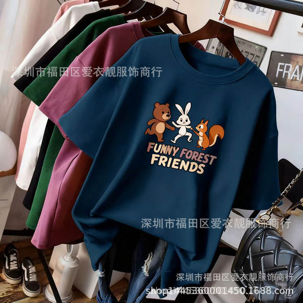 Camiseta feminina curta com estampa geométrica