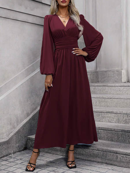 No outono, o novo vestido da senhora está em alta.