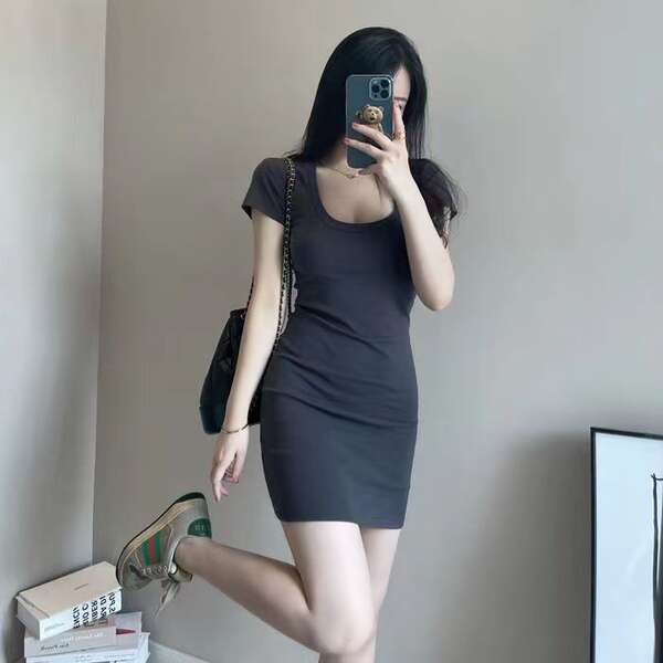 Vestido curto de verão feminino