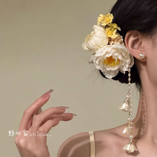 Penteado com Flor e Contas Rosa