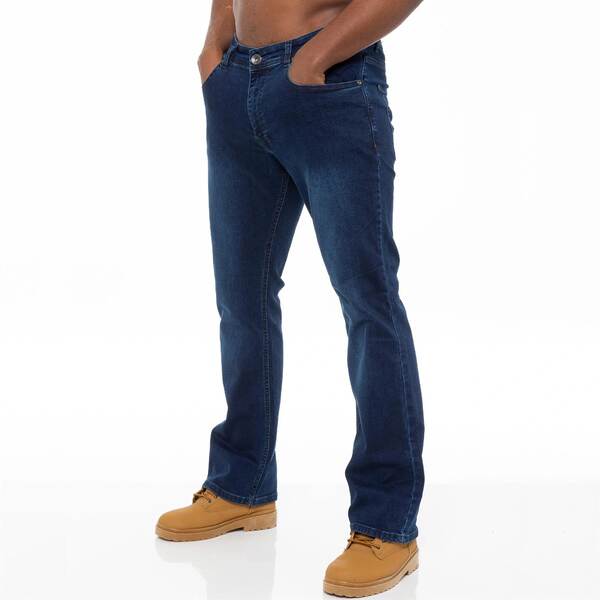 Jovens americanos com camisetas na cintura e pernas na cintura com camisetas na cintura