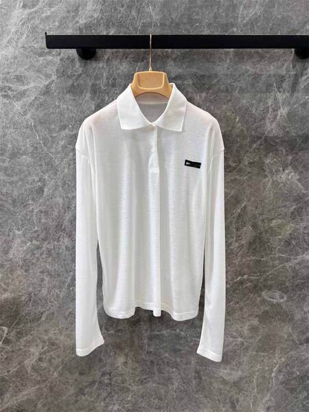 Camiseta feminina de polo com bordado