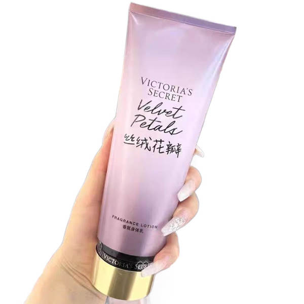 O perfume secreto da Victoria é um perfume de cor rosa.
