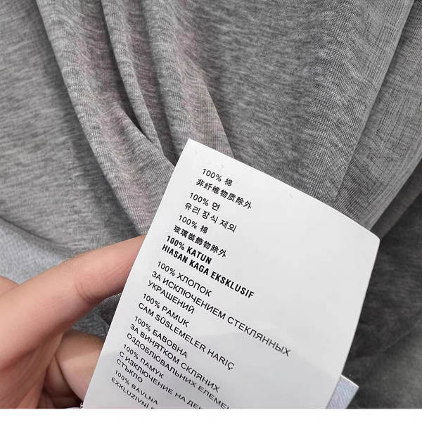 T-Shirt Miu 25 Primavera Novo V Colar Letra de algodão puro Camiseta de algodão solto Camiseta de algodão comprido
