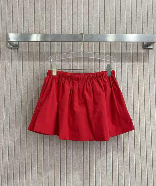 No verão, a nova versão de alta qualidade do óleo do sul com a letra mmu é estampada com uma corda fina e meio-cortinha.