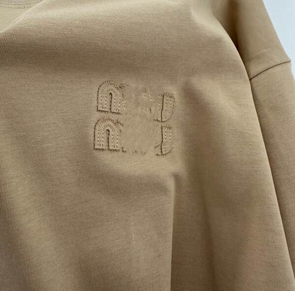 Camiseta casual com estampa de letras