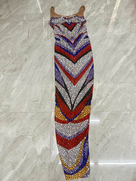 Vestido de Festa sem Mangas com Pedras