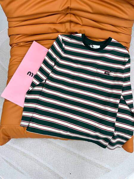 2024 Início Outono Novo Southern Oil Miu Recreação Simples Retrospectiva Barras Colisão Cor Logotipo Bolso Embrulhado Longas Mãos T-Shirt Mulher