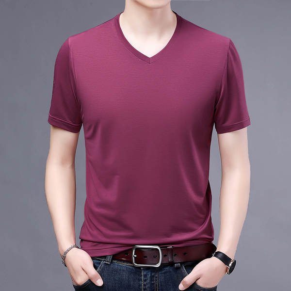 Camiseta masculina curta V