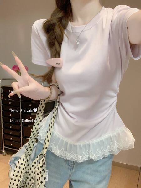 Camiseta feminina curta com babados