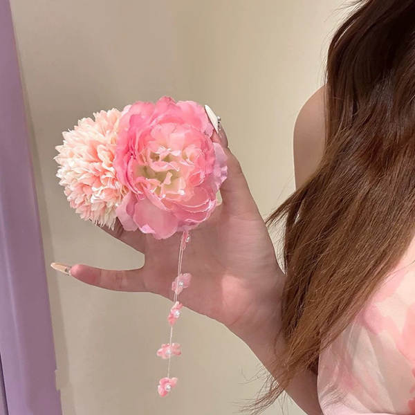 Penteado com Flor e Contas Rosa