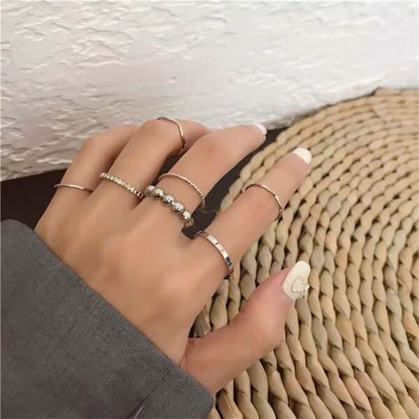Anel de vestido de estudante coreano coreano simples de cor vermelha feminino personalidade frio e frio 8 peças de anel de vestido de aprendizagem